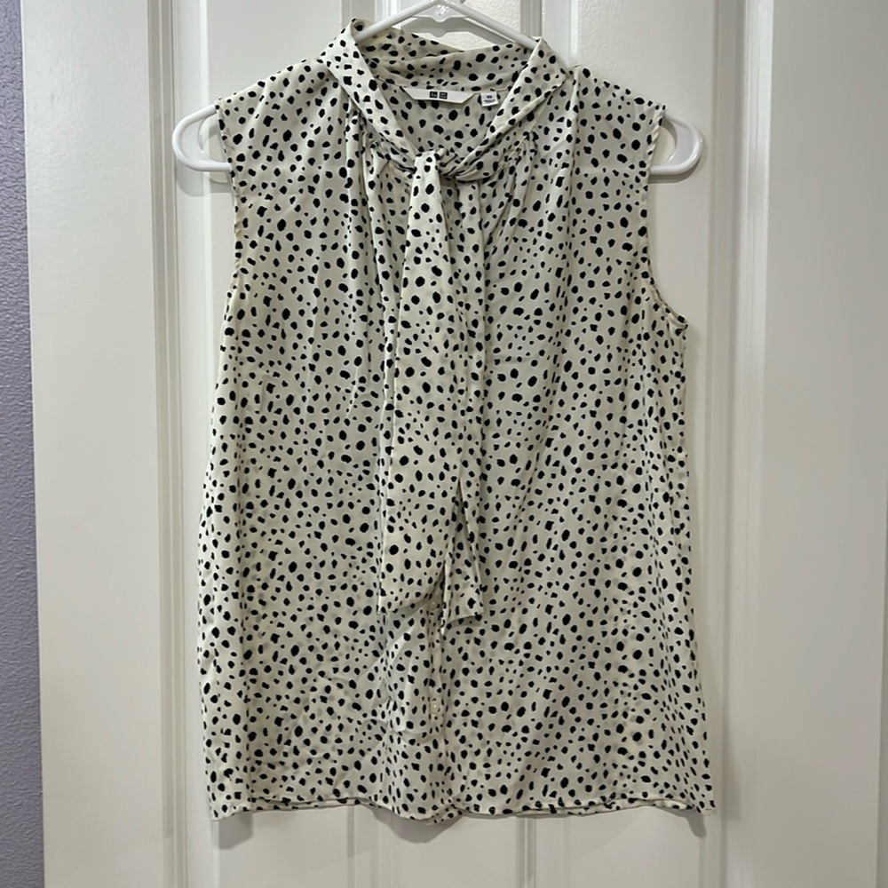 Uniqlo sleeveless blouse
